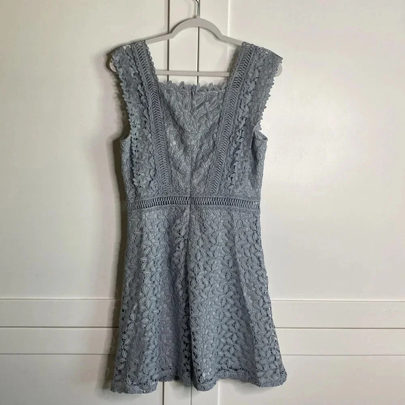 ALLISON NEW YORK Lace Dress - Picture 3 of 5